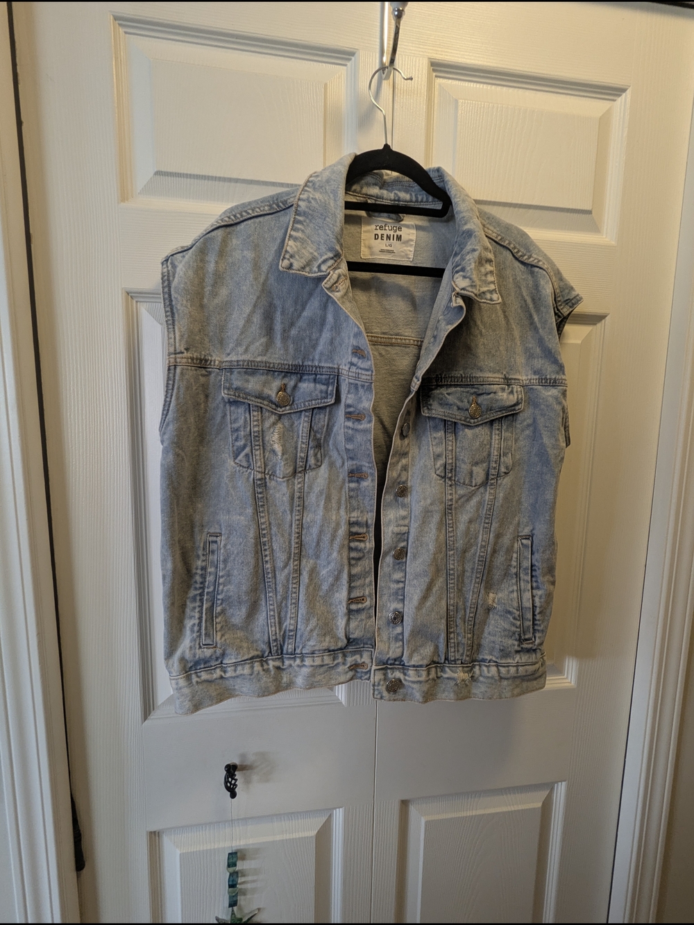 refuge Light Wash Denim Vest in Blue